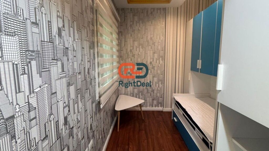 Tek Liqeni I Thate, Shitet Apartament 2+1 Ideal Per Banim!!!