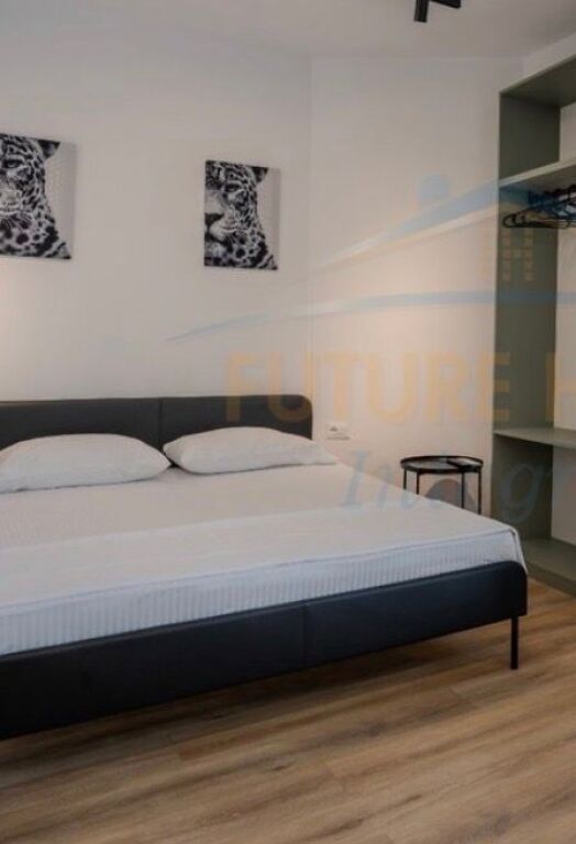 Shitet, Apartament 1+1 (I ndarë në 2 garsoniere), Rruga Siri Kodra, Tiranë.