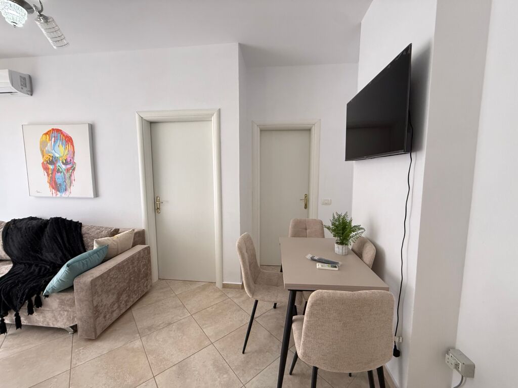 Qera afatgjate apartament 1+1 ne plazh iliria