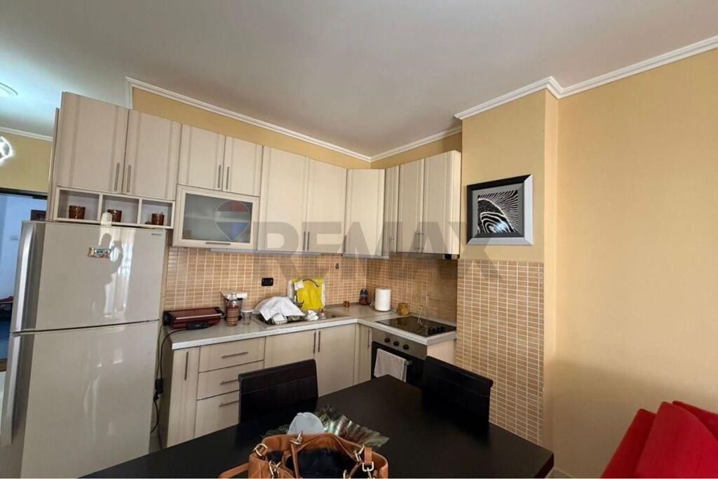 Apartament 2+1 per shitje,Astir