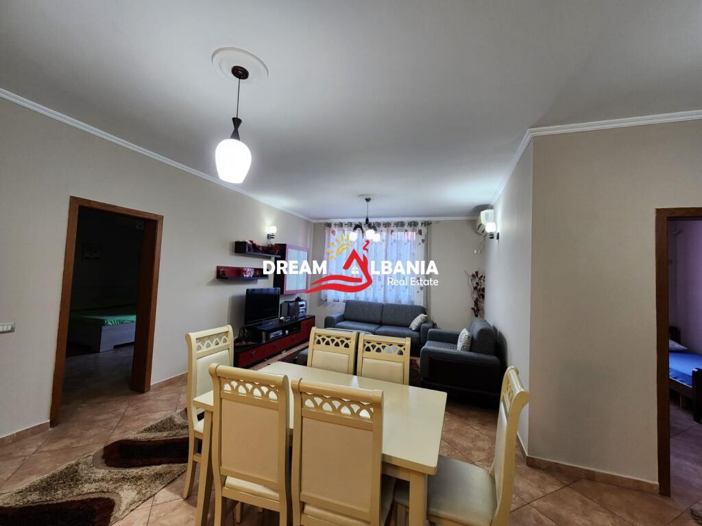 Jepet apartament 2+1+2  me qera tek Rruga e Kavajes afer Xhamise.(ID 42215558)