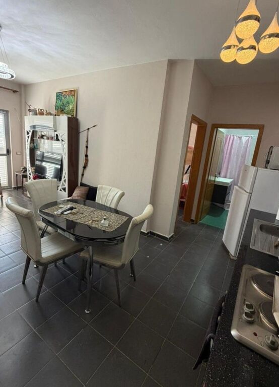 Shitet apartament 1+1