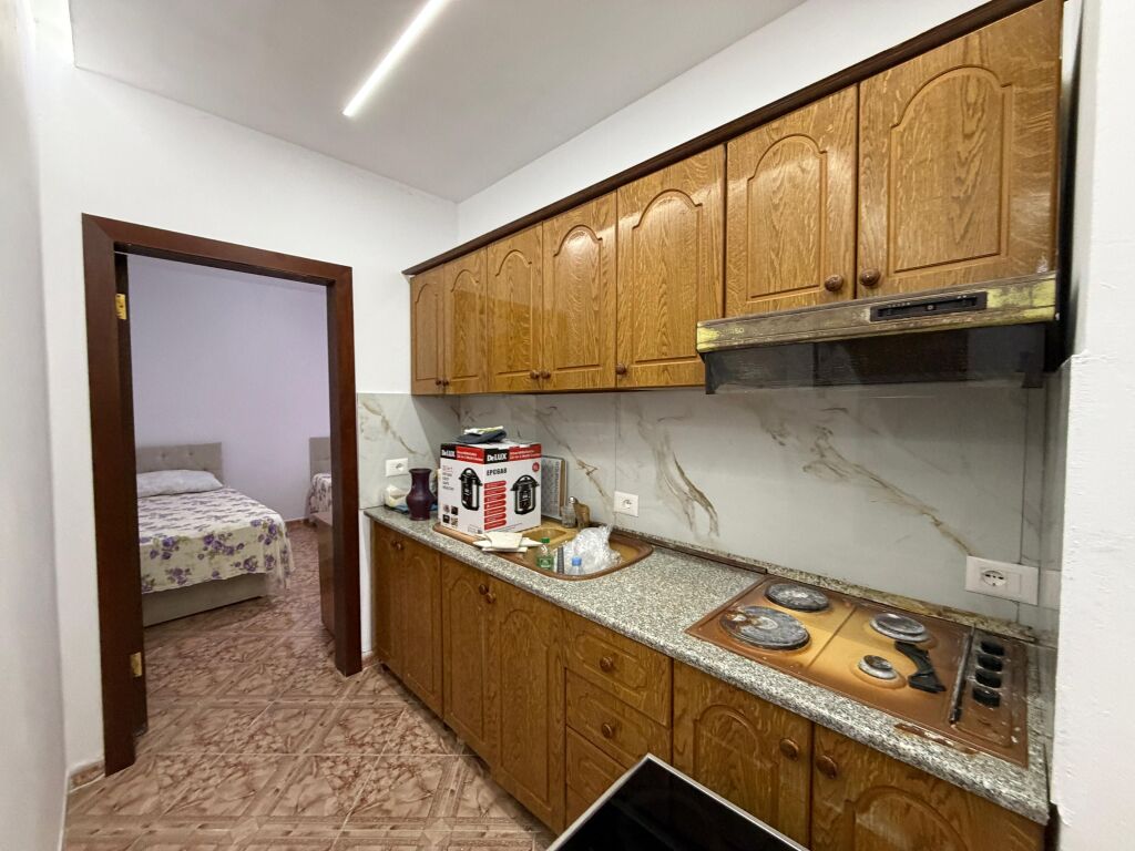 🏡 Jepet me qera apartament 2+1+2 pranë Gjykata e Durrësit