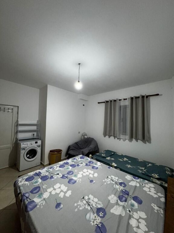 Jepet me qera shtepi private, tipologji 2+1, tek Casa Italia