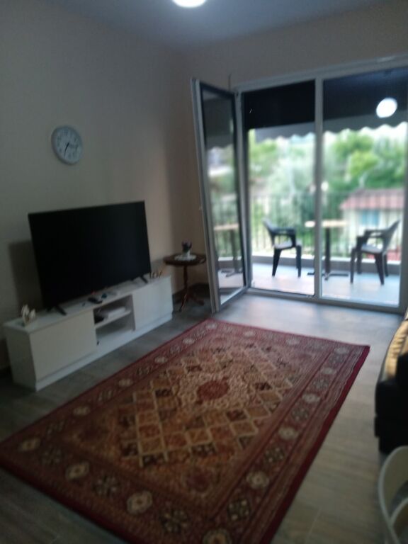 🏡 ME QIRA – APARTAMENT 1+1 | LUNGOMARE, VLORË 🌊