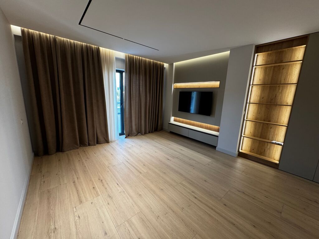 Shitet apartament 2+1 te liqeni thate