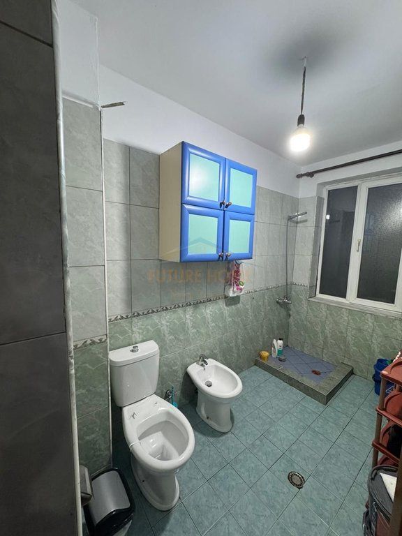 Shitet, Apartament 3+1+2, Unaza e Re,Tirane 185,000 €