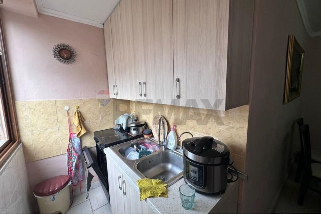Shitet Apartament 1+1 tek Materniteti i Ri !