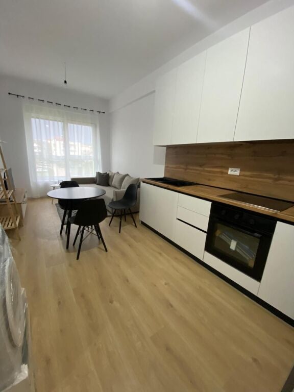 🏢Ne zonen e Ali Demit,Rezidenca Kadiu jepet me qera apartament,1+1,i mobiluar.40,000Leke