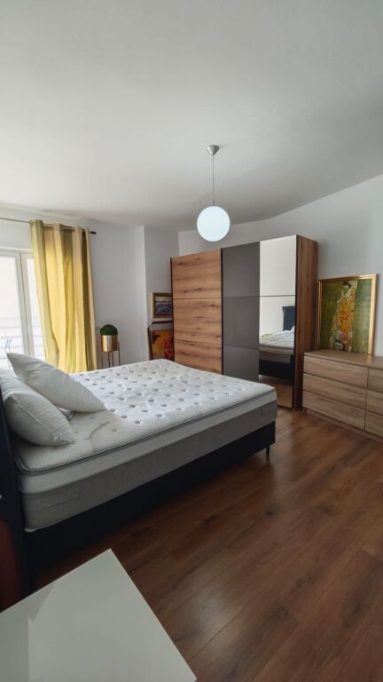 Apartament 2+1 qera, Komuna e Parisit