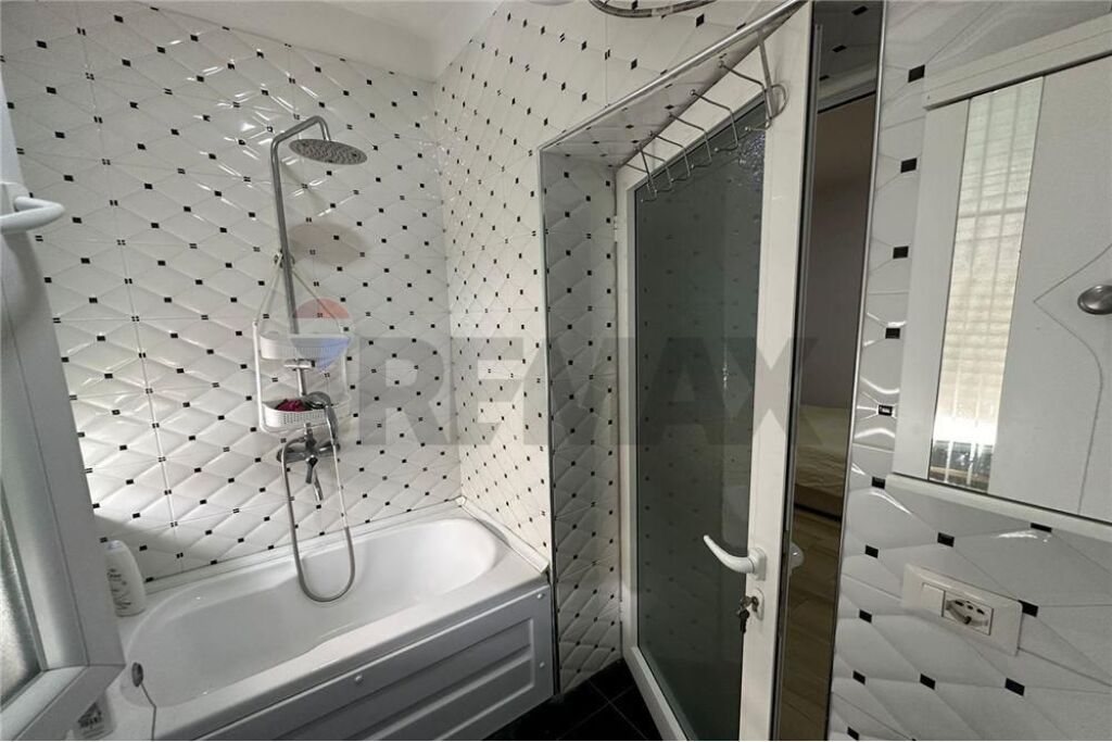 Appartamento 2+1+2 in affitto vicino all'Hotel Mondial, 21 Dhjetori.