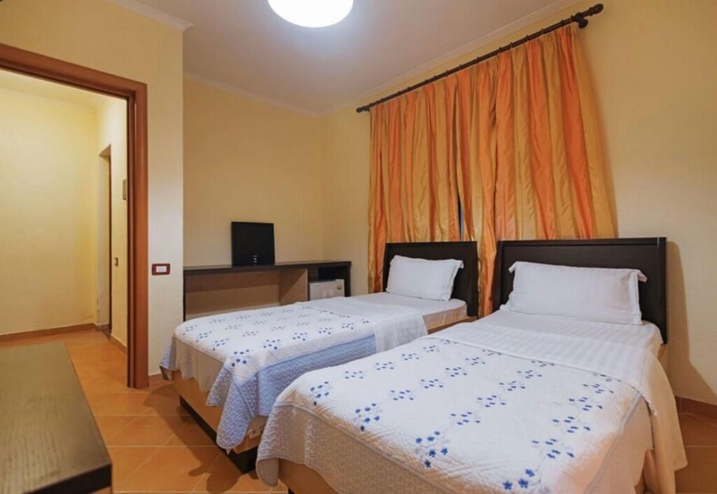 Shitet Hotel 🏨  në Golem