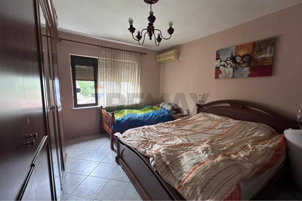 Shitet Apartament 1+1 tek Materniteti i Ri !
