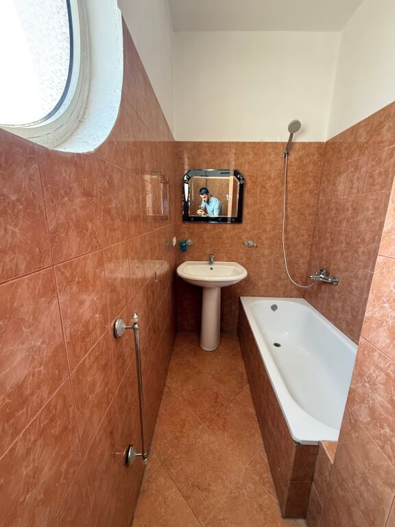 Shitet apartament 2+1 ne plazh