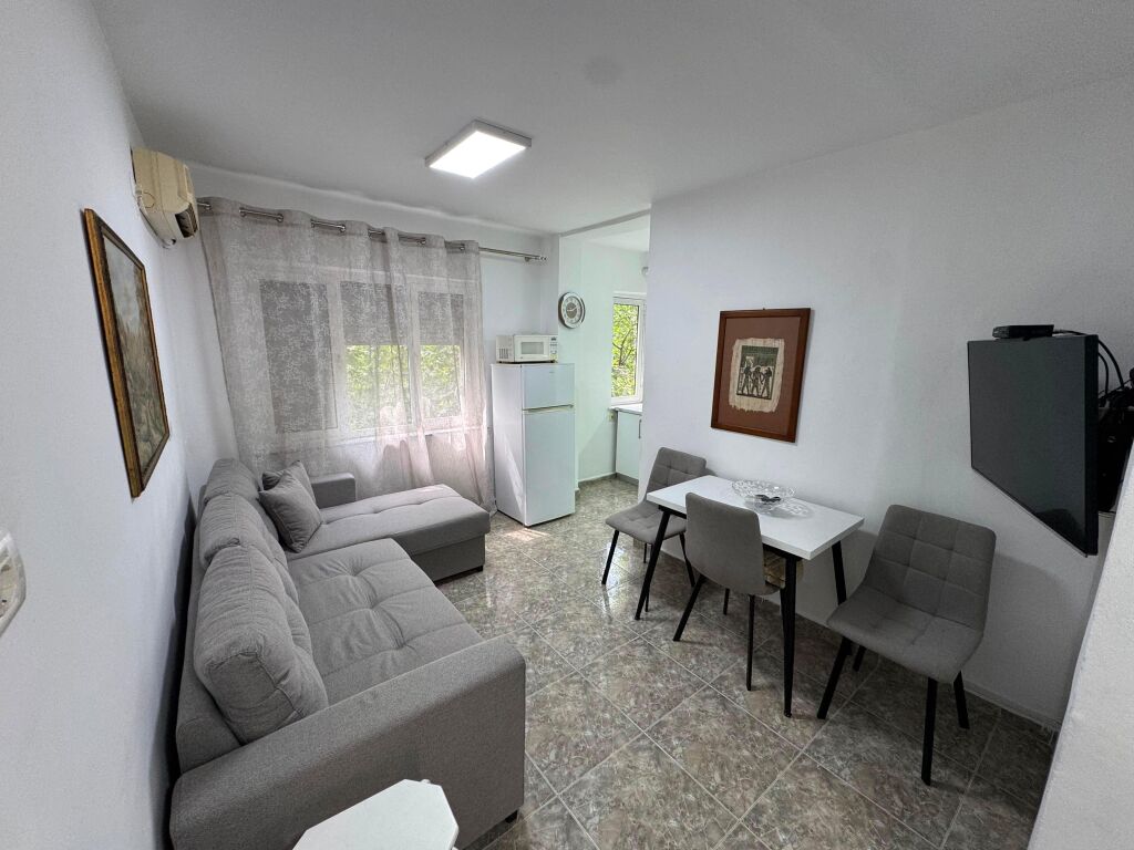 🏡 Appartamento 2+1 in affitto 📍 Vicino all'Università di Medicina, Rruga e Dibrës