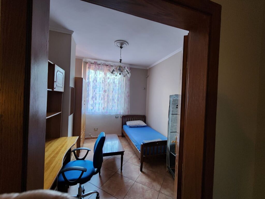 🏢Ne zonen e Rr. se Kavajes,jepet me qera apartament 2+1+2,i mobiluar 800Euro     