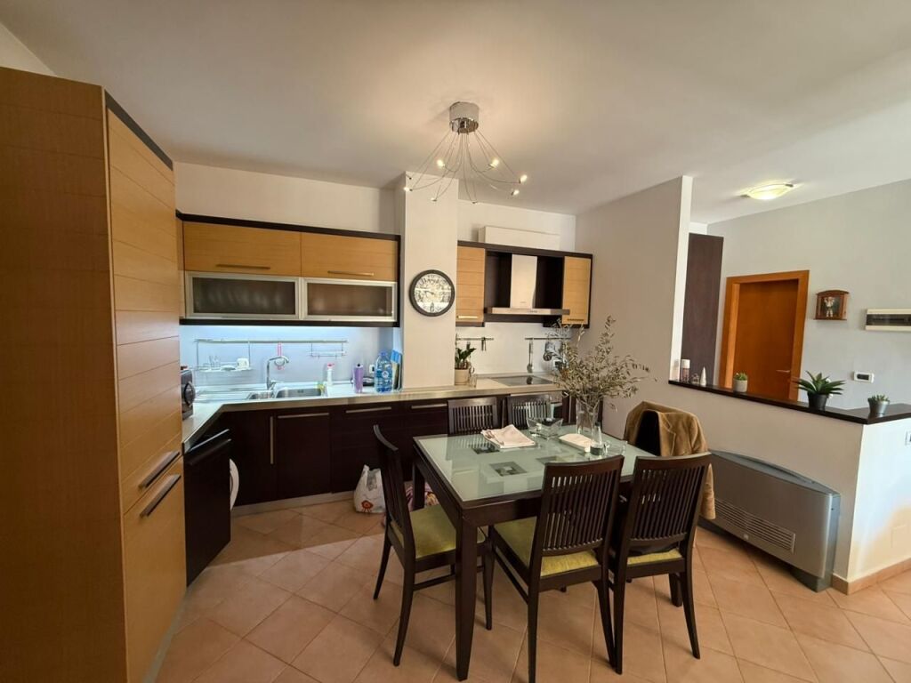 Apartament 2+1+2+2ballkone tek komuna e parisit