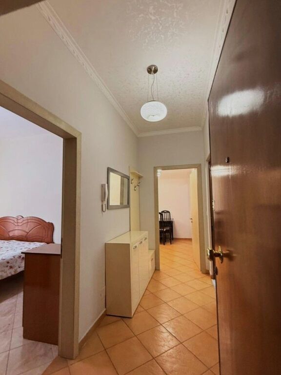 🏡 Shitet Apartament 1+1 – Rruga Ali Demi (pranë Tregut të Ri Elektrik), Tiranë