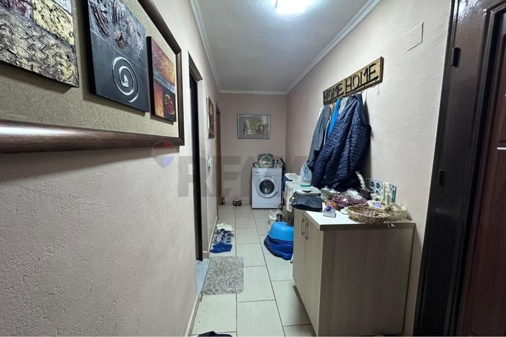 Shitet Apartament 1+1 tek Materniteti i Ri !