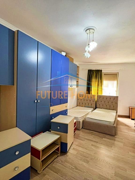 Shitet, Apartament 2+1, Rruga e Durrësit, Tiranë.