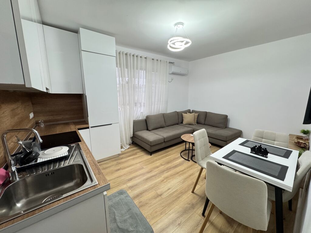 APARTAMENT 1+1 PER QIRA NE QENDER