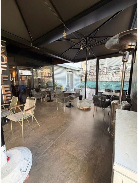 Lokal me qira, prane Kristal Center