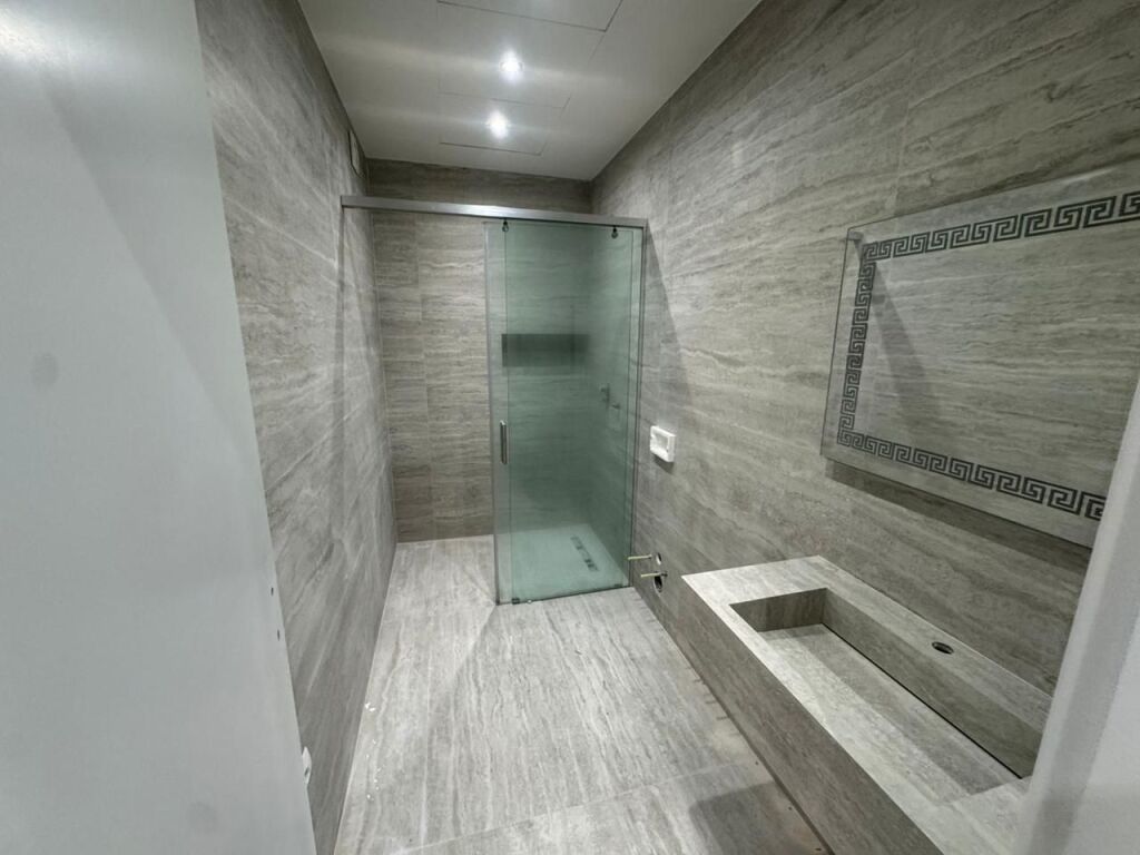 Shitet Apartament 2+1+1 te Liqeni i Tiranes