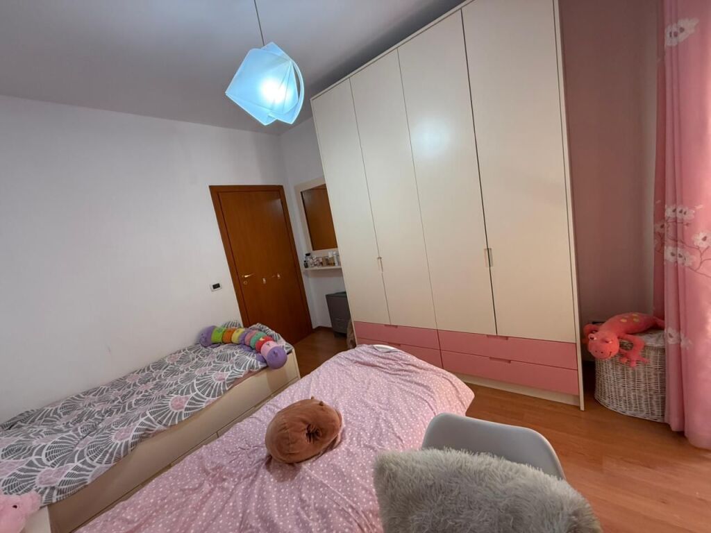 Apartament 2+1+2+2ballkone tek komuna e parisit