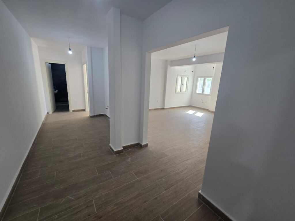 Shitet Apartament 1+1 me Ballkon ne Selite