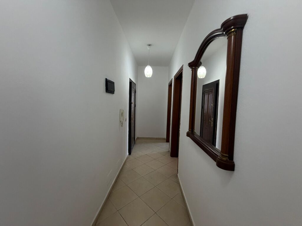 Shitet, Apartament 2+1+2 Tualete, Pranë Hotel Adriatik Plazh– Durrës.