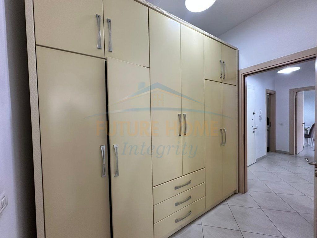 Affitto, Appartamento 2+1+2+Posto Auto Comune di Parigi, Tirana. 750 €