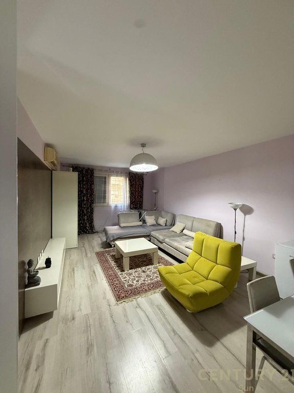 Apartament 1+1 per shitje te Komuna e Parisit