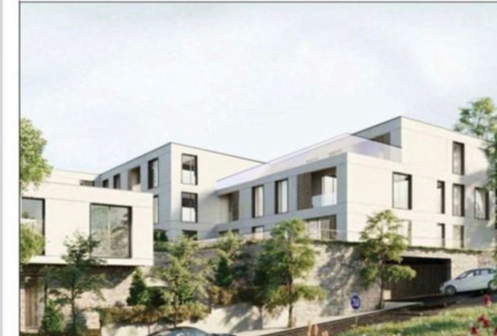 APPARTAMENTO 3+1+2 CON CORTILE IN VENDITA A LIQENI I FARKES 303,000 €