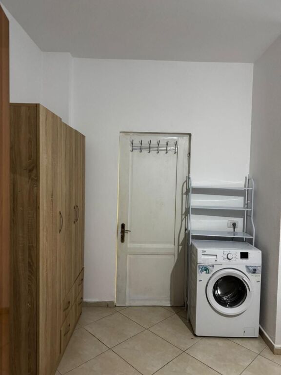 Jepet me qera shtepi private, tipologji 2+1, tek Casa Italia