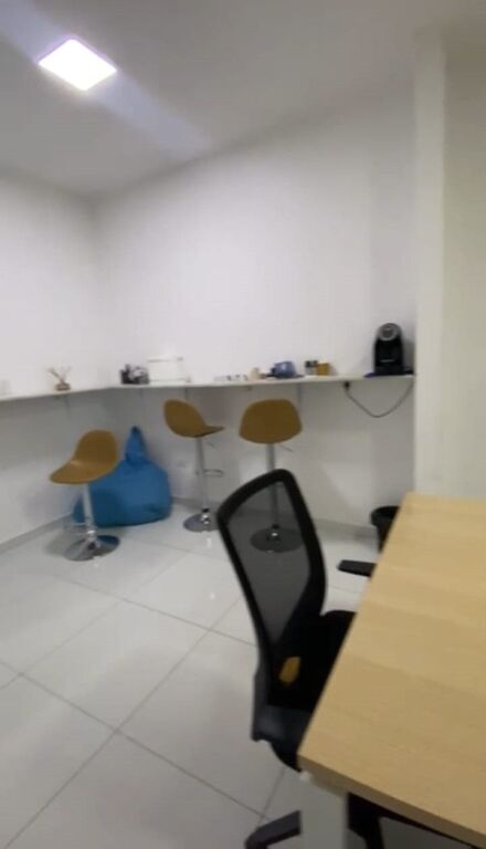 Qera | Ambjent Biznesi | Komuna e Parisit | 1200 €/muaj