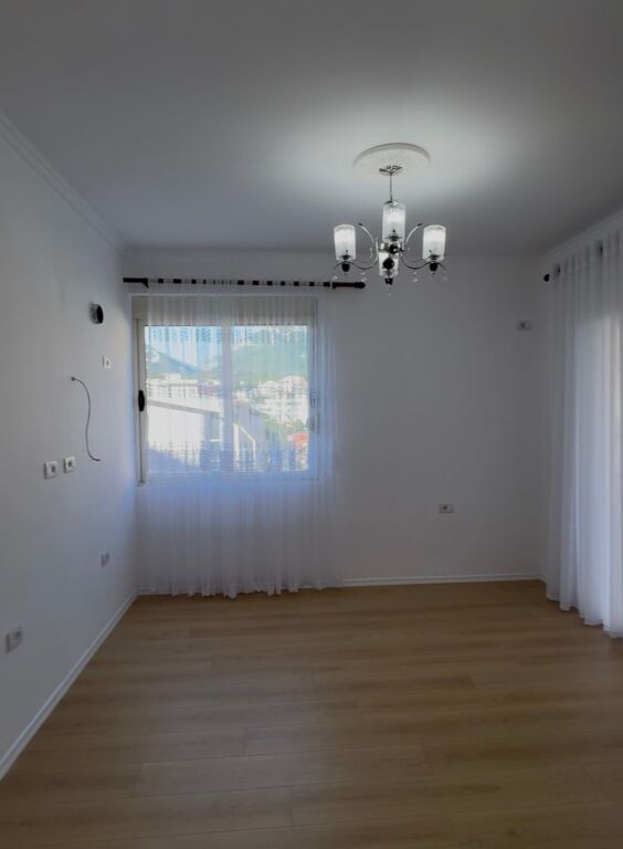 Shitet, Apartament 2+1, Fresk