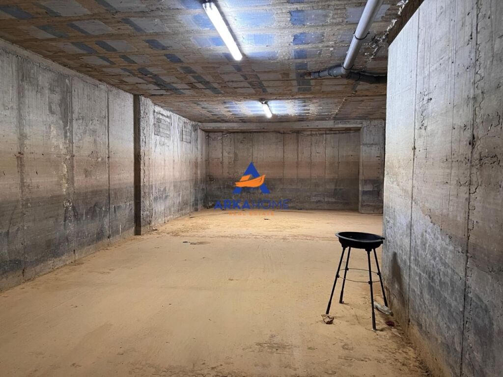 VENDESI 6 GARAGE 320M2 "QERRET" 200.000 EURO