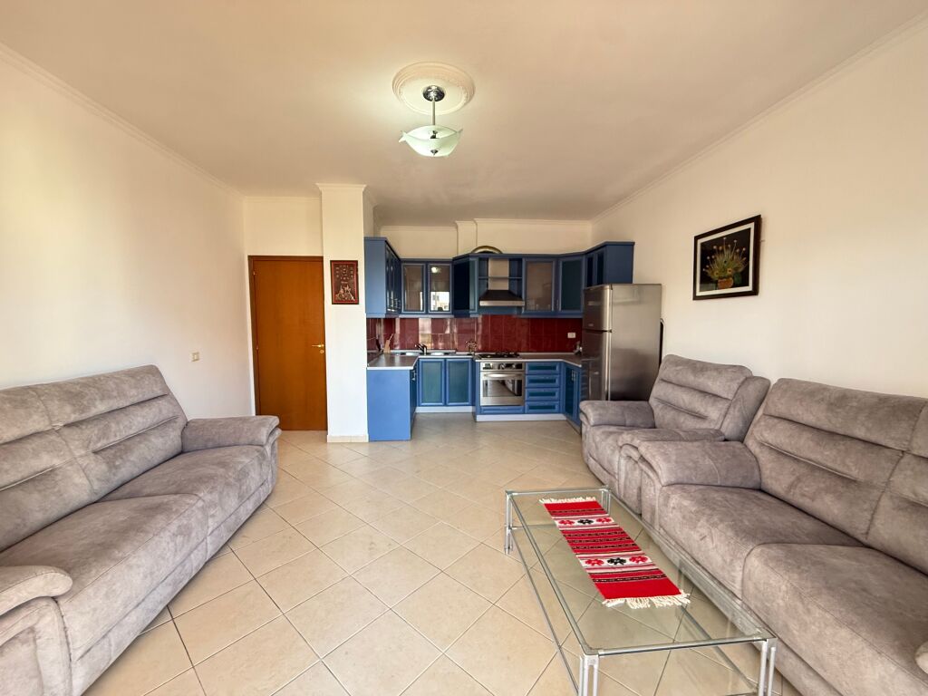 Shitet apartament 2+1 ne plazh