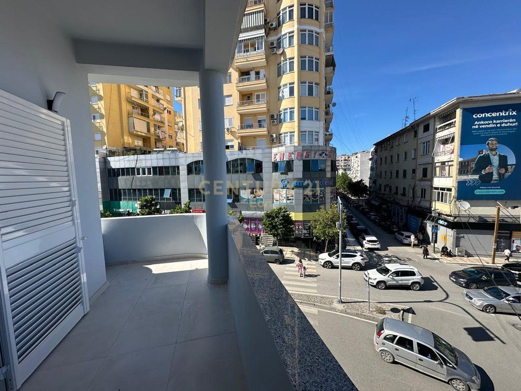 AMBIENT PER QIRA TEK STACIONI TRENIT, DURRES !