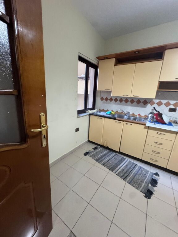 Qender, Sheshi Skenderbej Shitet apartament i madh 2+1+2