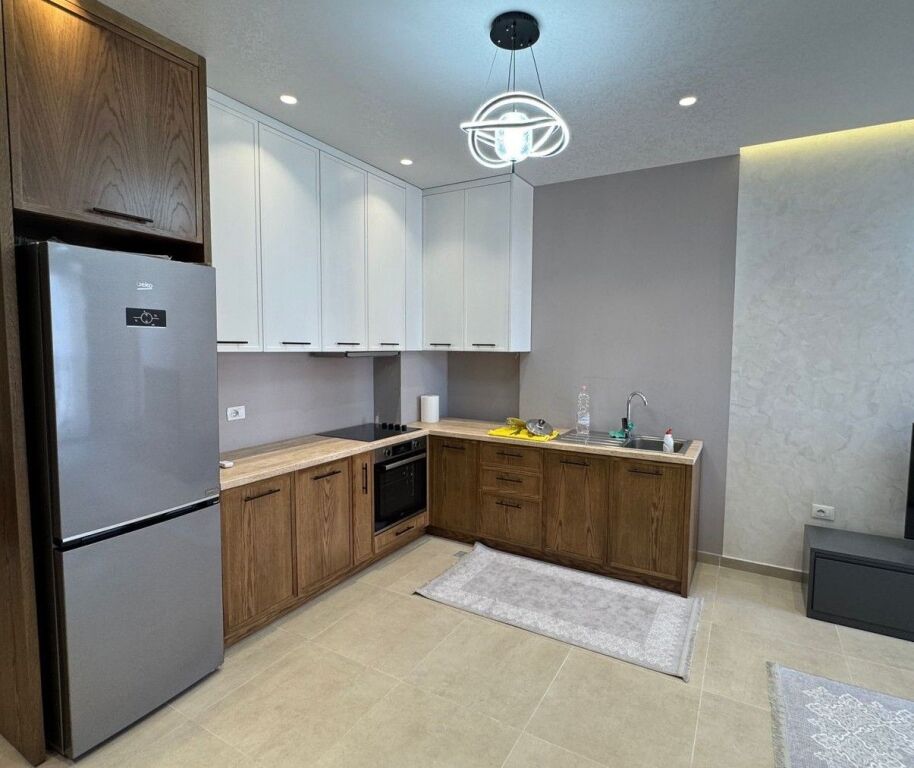 Shitet Apartament 1+1 Golem
