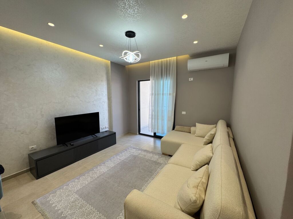 🏡 Shitet Apartament 1+1 Golem