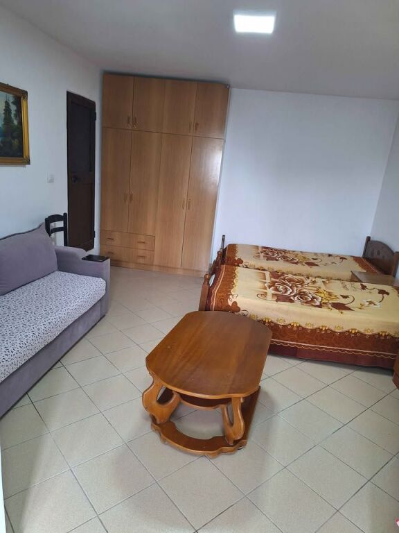 GARSIONERE 25000 LEKE.VILAT GJERMANE