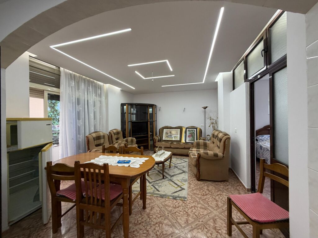 🏡 Jepet me qera apartament 2+1+2 pranë Gjykata e Durrësit