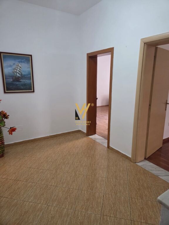 JEPET APARTAMENT 2+1 ME QIRA TE KODRA E PRIFTIT 38.000 LEKE