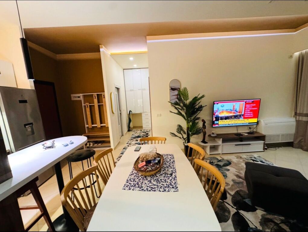 🏡 APARTAMENT 1+1 ME QERA – RRUGA BILL KLINTON