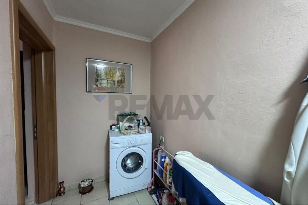 Shitet Apartament 1+1 tek Materniteti i Ri !