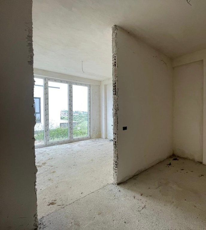 APPARTAMENTO 3+1+2 CON CORTILE IN VENDITA A LIQENI I FARKES 303,000 €