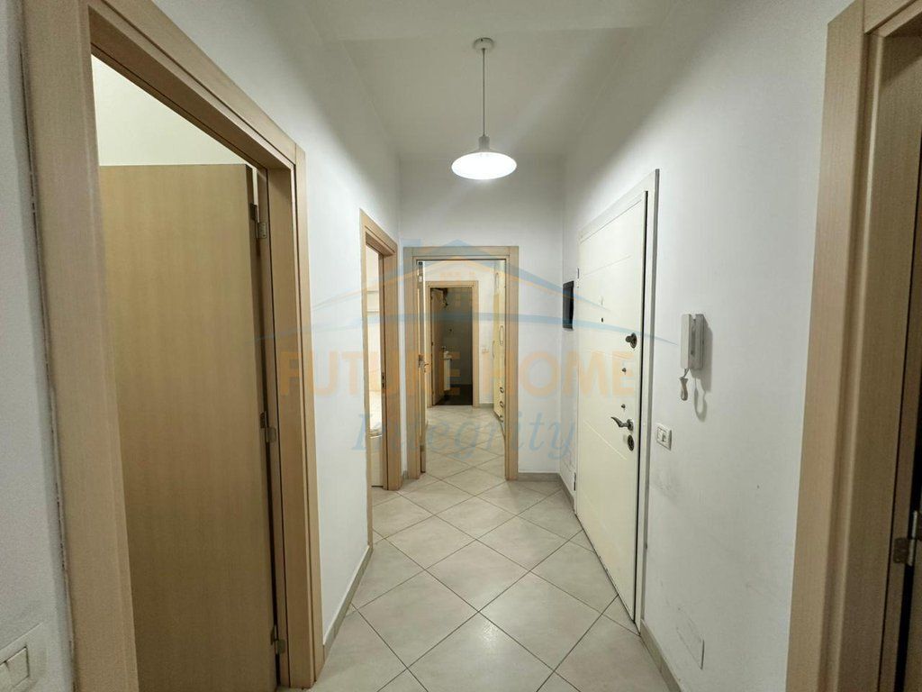 Affitto, Appartamento 2+1+2+Posto Auto Comune di Parigi, Tirana. 750 €
