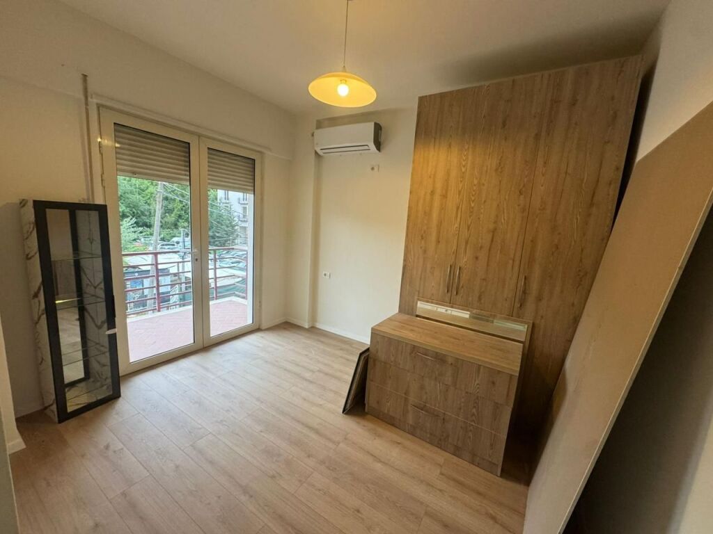 Shitet Apartament 2+1+1 te Liqeni i Tiranes